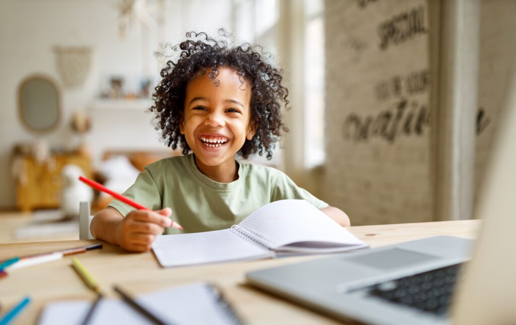 O que é a educação socioemocional e como adotá-la em sua escola?