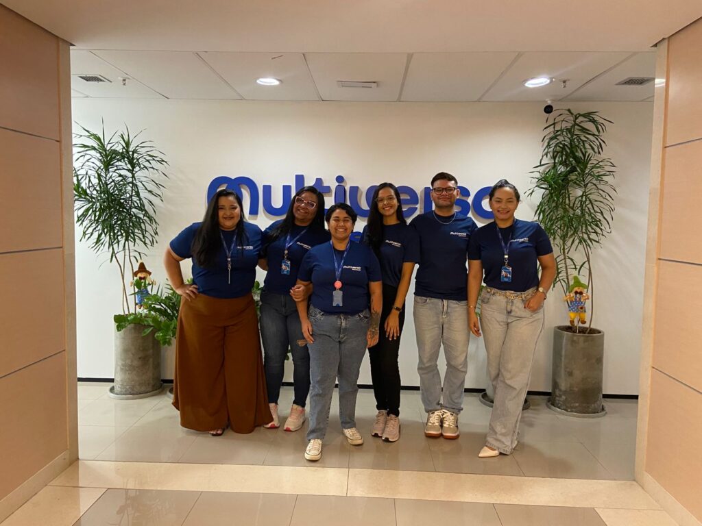 Sucesso do Cliente na Multiverso: onde tecnologia e acolhimento se encontram